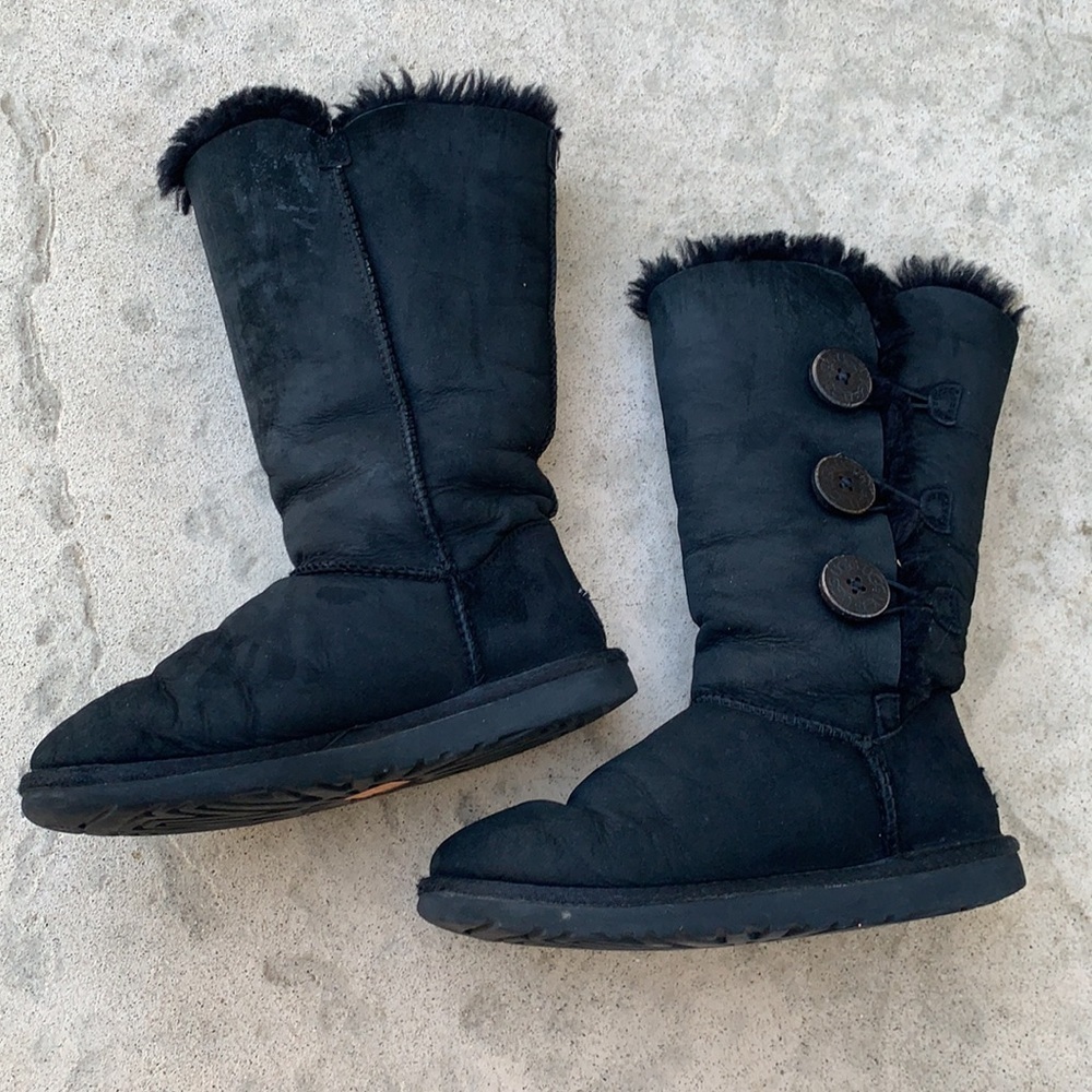 UGG Bailey Button Triplet II Black Suede Boot Sz 5